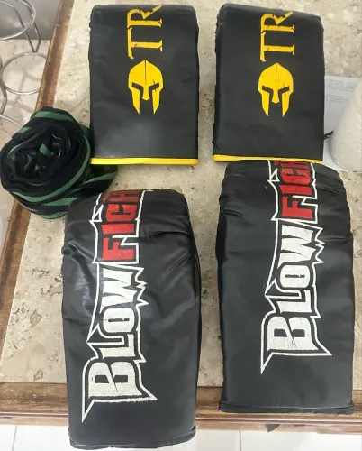 ? Vendo kit de luvas de foco para treino de Boxe, Muay Thai e Kickboxing.