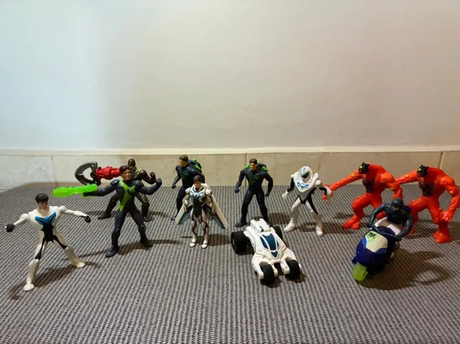 Lote Heróis: Batman (Batmóveis) + Coleção Max Steel