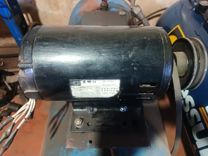 Compressor usado em bom estado, com motor novo