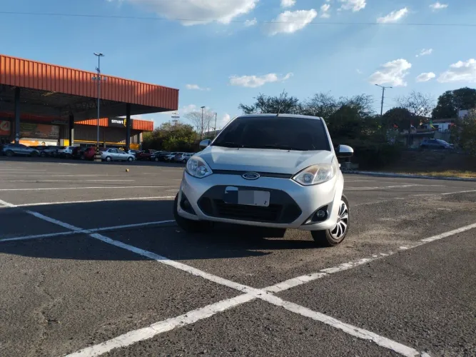 Ford Fiesta Sedan SE 1.6 8V Flex 4P 2014