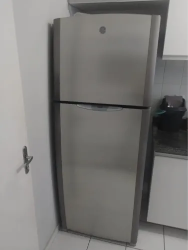 Geladeira GE410 aço escovado 110v