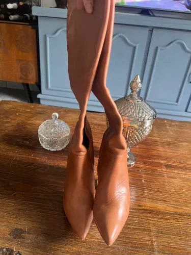 BOTA DE COURO SCHUTZ