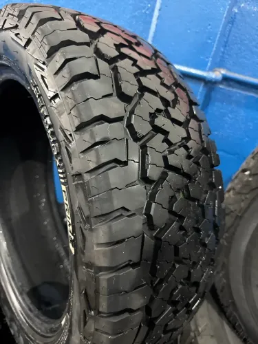 VENDO JOGO DE PNEU AT 235/55 R19 PANGEA!!!