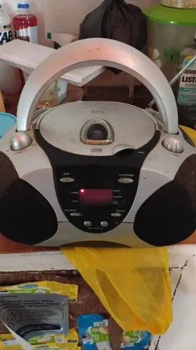 Lote de bazar (rádio portátil+ DVD) combo 