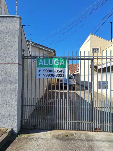  Alugo Casas mista,sala,cozinha, banheiro, quarto grande, lavanderia, vaga para um 