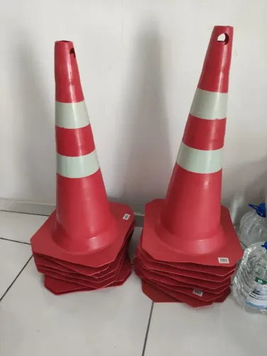 Cone Sinalizador de Trânsito 75cm Branco e Laranja Rígido Plastcor(13 Unds)