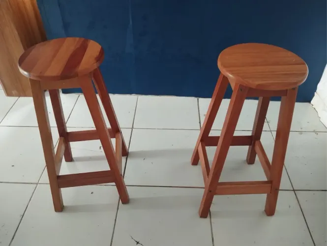Lindos Bancos altos em Madeira Pura