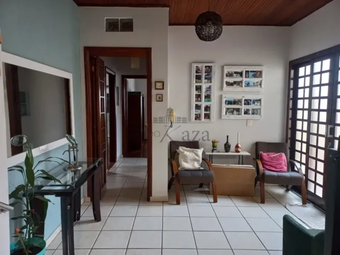 Oportunidade - Casa - Parque Industrial - 3 Dormitórios - 240m².