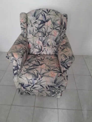 Poltrona de Balanço Wingback - Conforto e Estilo Vintage