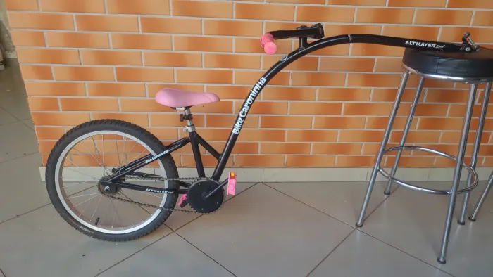 Bike caroninha Altmayer seminovo.