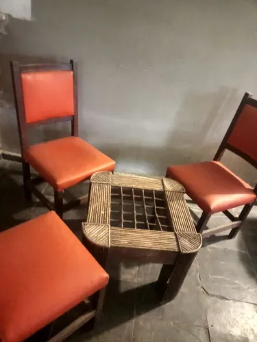 Mesa e cadairas
