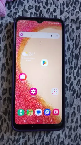 Celular semi novo