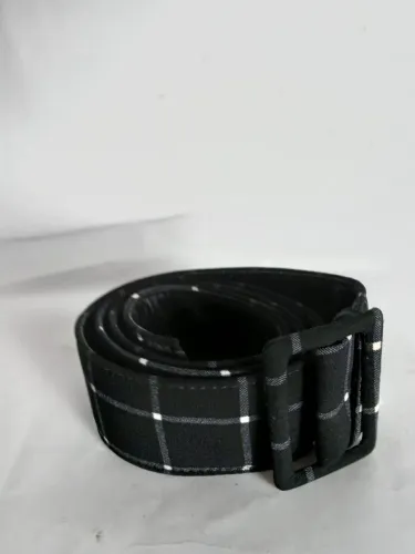 Cinto feminino preto xadrez 