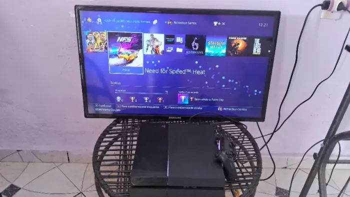 Vendo Ps4 ou troco por ps3+500Reais de volta