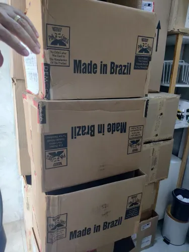 Caixa de papelão vazia