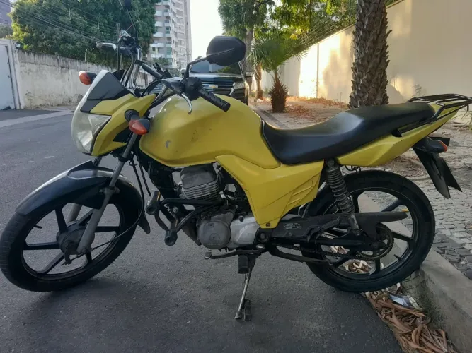 Moto bem coservada manutenção em dia pronto para transferir
