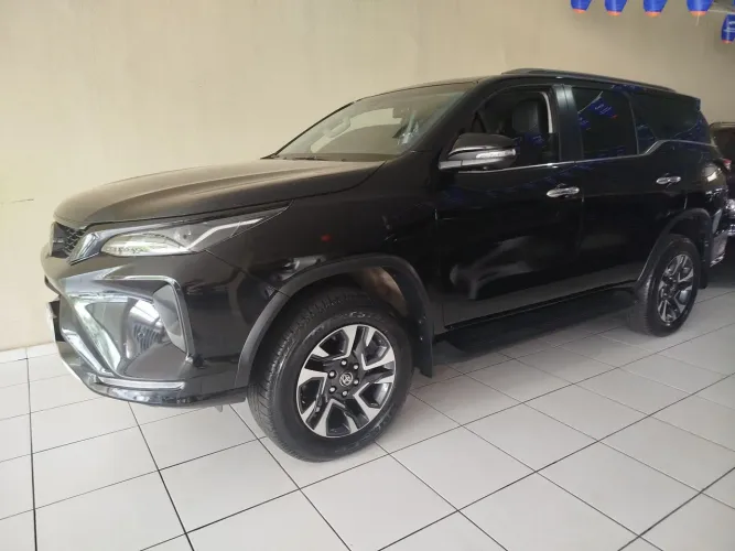 Toyota Hilux SW4 SRX Plat. 4X4 2.8 TB Die. Aut. 2024