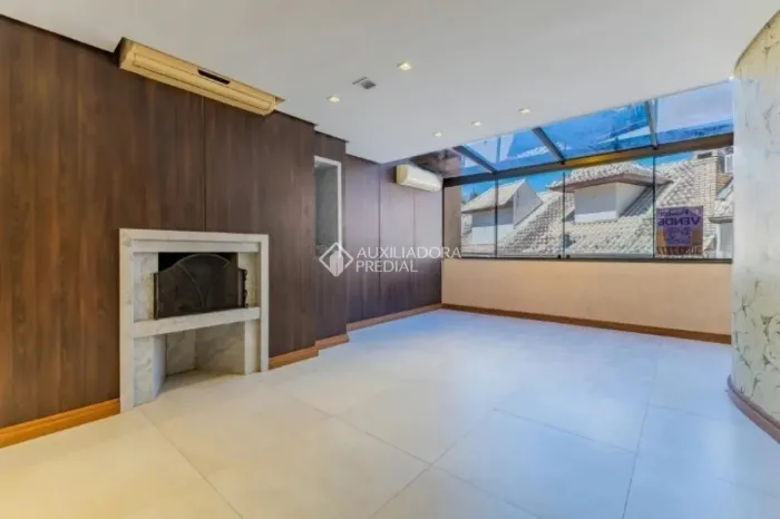 Casa em Condomínio para Alugar | 240m² | 3 Dormitórios (1 suíte) | 2 vagas | Ipanema | Por