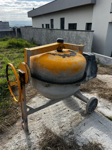 BETONEIRA USADA CSM 400 L