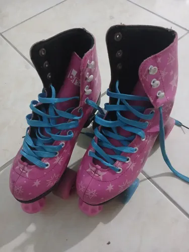 Patins com capacete 
