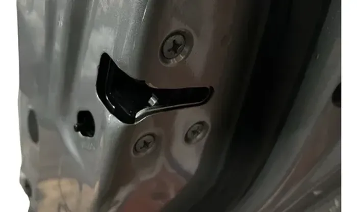 Fechadura Porta Traseira Direita Nissan Leaf