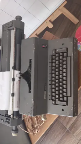 Máquina de escrever elétrica