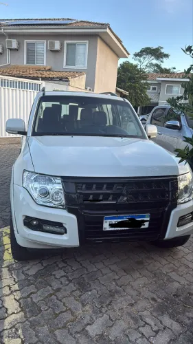 Mitsubishi Pajero HPE Full 3.2 4X4 T.i.dies. 5P AUT 2015