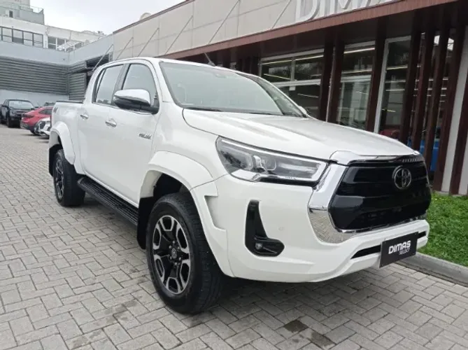 Toyota Hilux CD SRX Plus 4X4 2.8 TDI Die. Aut. 2025