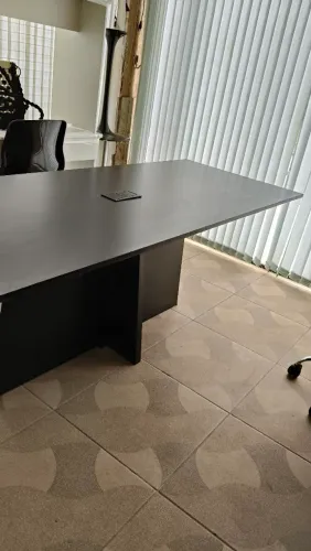 Mesa para reunião com tomada (favor ler descrição)