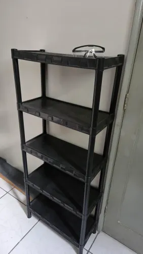 Estante plástica desmontável com 5 prateleiras.<br>Não faço entrega.<br>Está em ótimo estado.