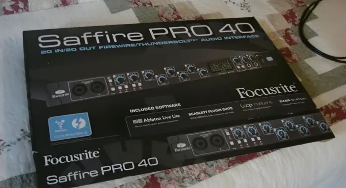 Interface de áudio Safire Pro 40