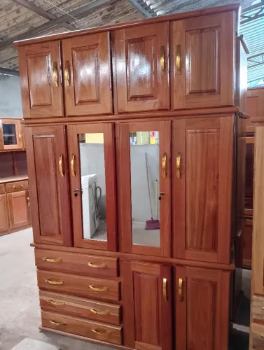 Guarda roupa de casal 4 portas novo de madeira  entrega grátis 