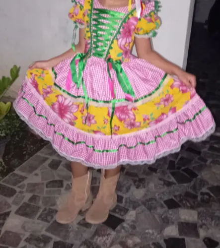 Vendo vestido junino veste 6-7 anos