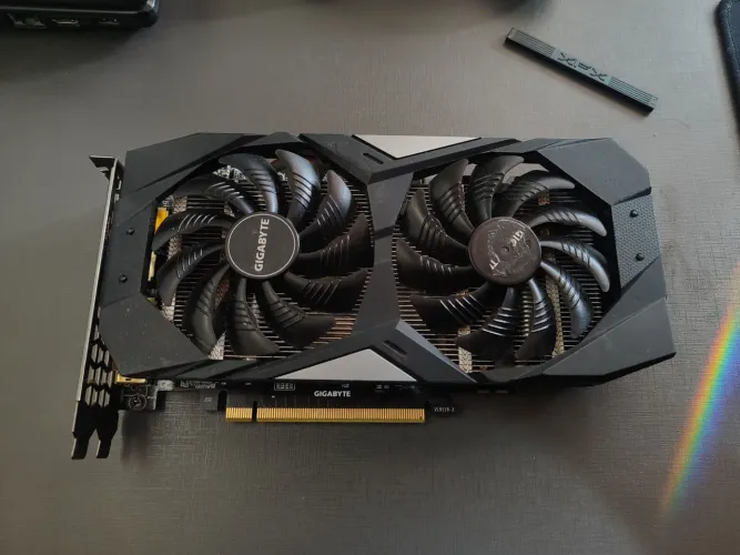 Gigabyte GTX 1660 Super 6GB Gaming - com defeito 