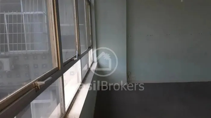 Sala comercial de 160m² com 3 vagas com localização privilegiada!