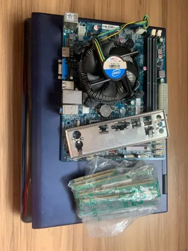 Lote de Peças de Informática - Placa-mãe, Processador, Notebooks, Memórias DDR/DDR2/DDR3