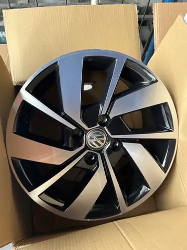 Roda aro 15 Preto com diamantado.