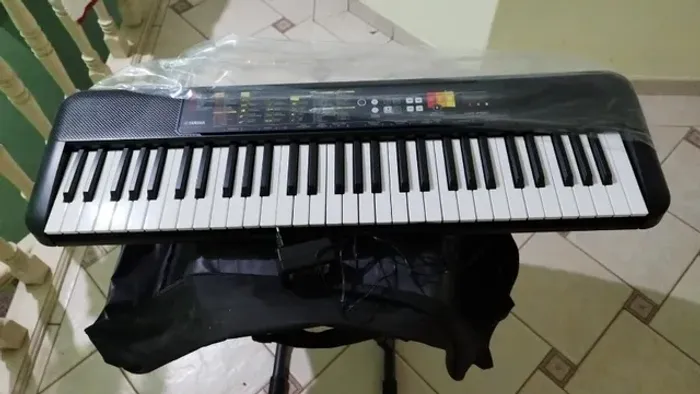 Teclado Yamaha PSR-F52
