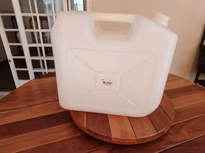 Galão semi novo bombona 40lts