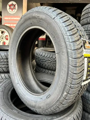 Pneu Crystone remolde novo 195/60r15