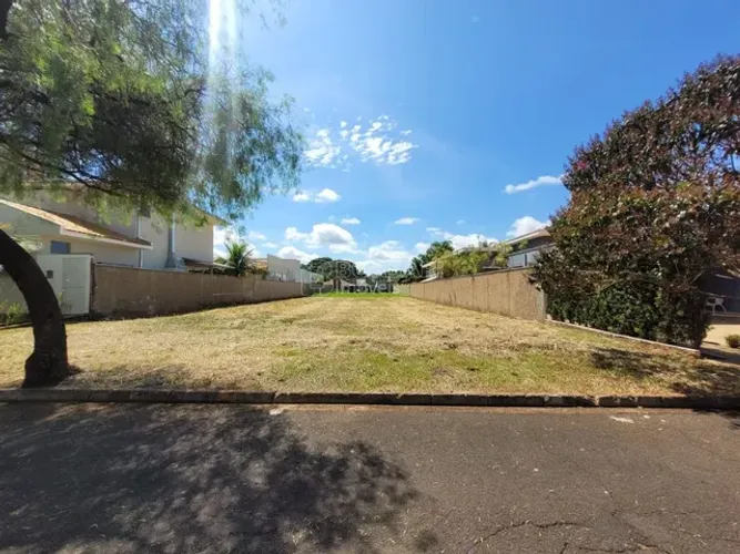 Venda de Terreno / Condomínio na cidade de Araraquara