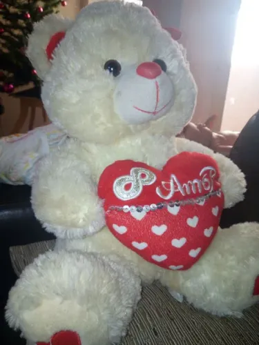 Urso de Pelúcia Amor - Branco com Coração Vermelho