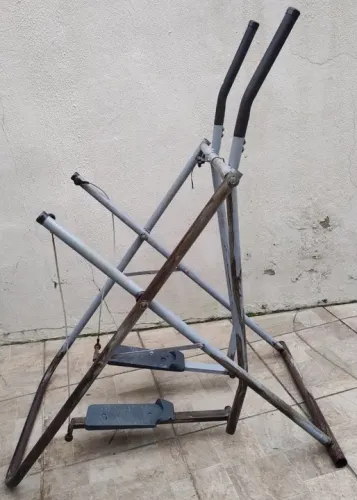 Aparelho ergométrico de ginástica - Simulador de caminhada