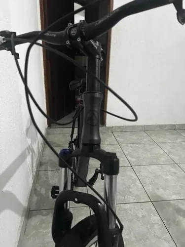 Bicicleta com 80% absolute alumínio aro 29, só que as roda é 26