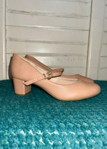 Sapato de salto alto nude