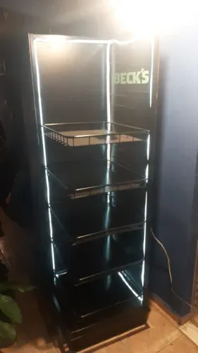 Gôndola cerveja Becks de led com prateleira