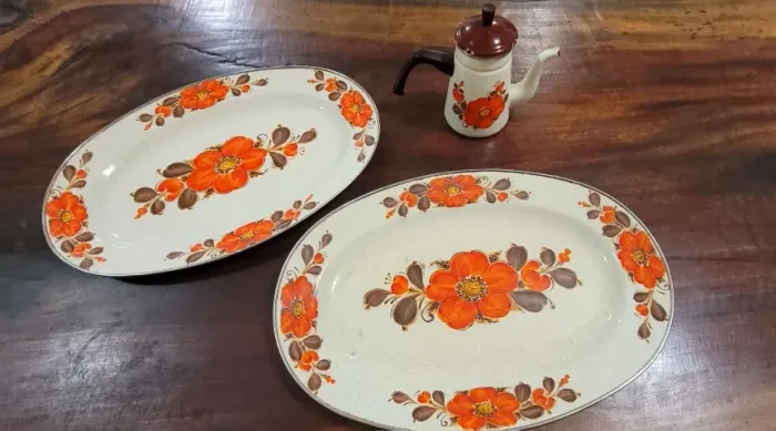 02 travessas / bandejas + 01 bule Mãe Ágata