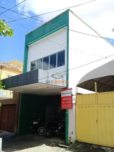 Prédio comercial no centro