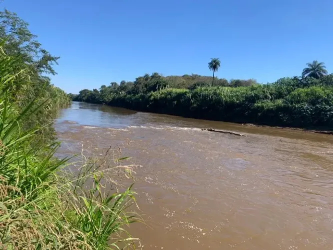 Terreno 2ha rio das Velhas passando no fundo próximo ao centro local, Baldim.
