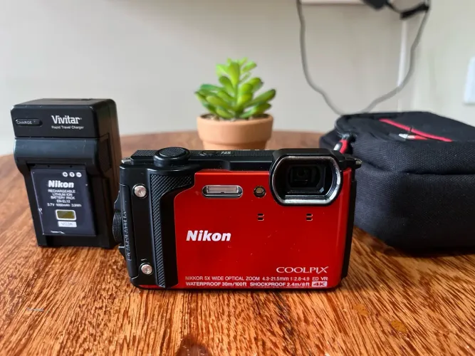 Câmera Digital Nikon Coolpix à Prova D'água e Choque